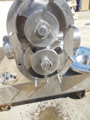 Waukesha #130, Waukesha Steel positive displacement pump, 2 HP, 3" inlet/outlet, mounted on cart - Image 2