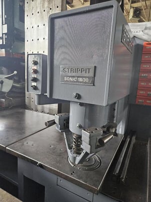 Strippit #Sonic-18/30, punch machine & corner notcher w/ tooling - Image 2