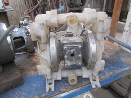 .7" Sandpiper #PB1/2-A, Double Diaphragm Pump, PPL, 100 PSI, 1/2" FNPT air inlet - Image 2