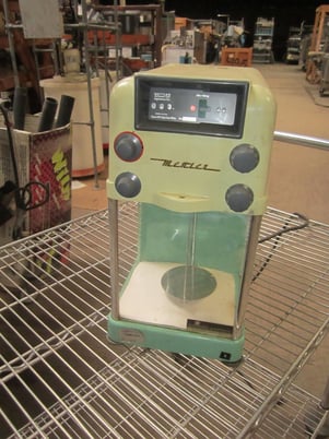 0.35 lb. Mettler-Toledo #H6T, Analytical Scale w/Balance Tray, carbon steel, 160 gram cap. - Image 1