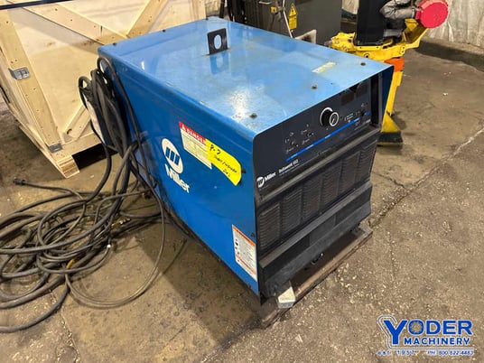 Fanuc, m- 16i, robot with Miller 452 welder, 2001 - Image 2