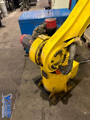 Fanuc, m- 16i, robot with Miller 452 welder, 2001 - Image 6