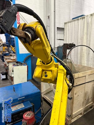 Fanuc, m- 16i, robot with Miller 452 welder, 2001 - Image 7