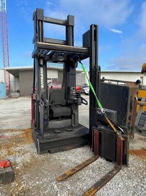 1400 lb. Raymond #SA-CSR30T, electric forklift, Precision Mark II Electric battery charger - Image 1