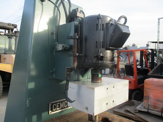Cemco, multi spindle drill press / vertical boring machine wood or aluminum - Image 9