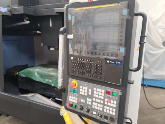 DN Solutions(Doosan) #4500, 40" x18"table, 8000 RPM, #40 taper, 30 automatic tool changer, Fanuc Oi, thru - Image 2