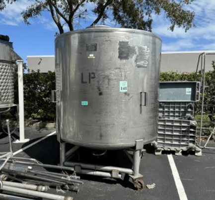 1160 gallon Stainless Steel tank, flat top & bottom - Image 1