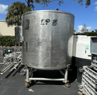1160 gallon Stainless Steel tank, flat top & bottom - Image 2