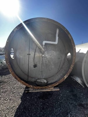 9000 gallon Stainless Steel Vertical Tank - Image 3