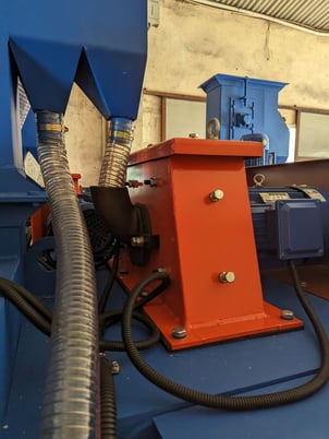 Rubber Belt Tumble Shot Blast System - Image 2