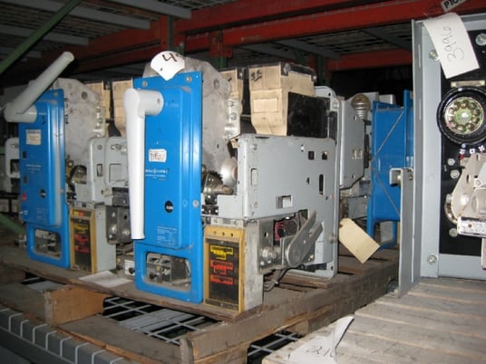 800 Amps, General Electric, AKRU-30, w/switchgear - Image 1