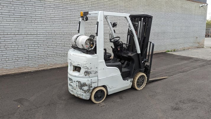 4400 lb. Unicarriers #MCP1F2A25LV, LPG forklift, 3-stage, side shift ...