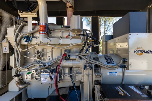 300 KW Kato light #6125HF070, generator, enclosed, 317 hours, #090750 - Image 3