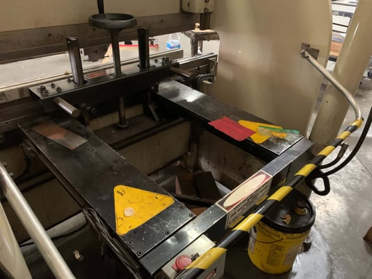 60 Ton, Accurpress #7606, CNC press brake, 6' overall, 52" between housing, 8" stroke, 14" open, foot pedal - Image 3