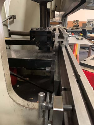 60 Ton, Accurpress #7606, CNC press brake, 6' overall, 52" between housing, 8" stroke, 14" open, foot pedal - Image 4