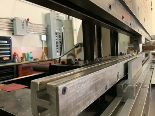 60 Ton, Accurpress #7606, CNC press brake, 6' overall, 52" between housing, 8" stroke, 14" open, foot pedal - Image 5