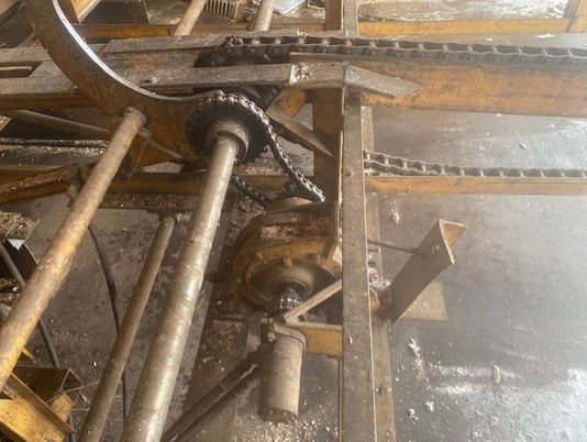 Edmiston, 4 Head Block Circular Sawmill, Running daily, 1987 - Image 9