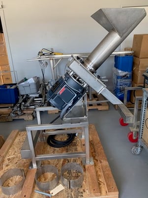 Corenco #M8E, disintegrator mill, gravity fed disintegrator/hammermill/grinder, 5 HP, VFD controller - Image 2