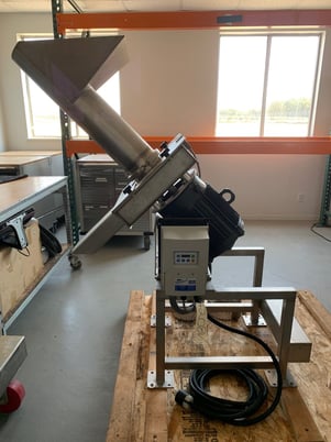 Corenco #M8E, disintegrator mill, gravity fed disintegrator/hammermill/grinder, 5 HP, VFD controller - Image 3