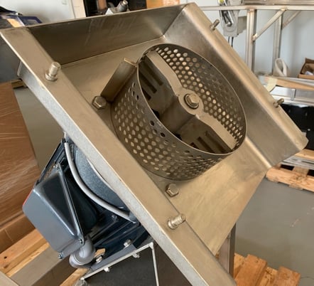 Corenco #M8E, disintegrator mill, gravity fed disintegrator/hammermill/grinder, 5 HP, VFD controller - Image 4