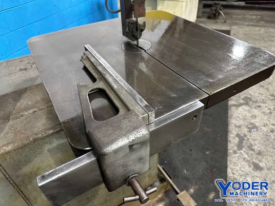 20" x 13" DoAll #2013-V, vertical band saw, 24" x24" table, 154" x1" blade, 3 HP, work light, 1985 - Image 4