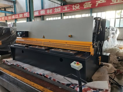 1/4" x 10' Ficom #QC12Y-8X3200, Hydraulic Shear, 24" front operated back gauge, 13 holddowns, 5.7" throat, new - Image 2