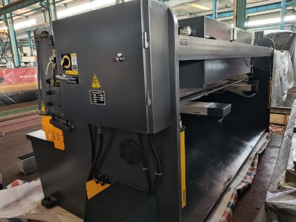 1/4" x 10' Ficom #QC12Y-8X3200, Hydraulic Shear, 24" front operated back gauge, 13 holddowns, 5.7" throat, new - Image 3
