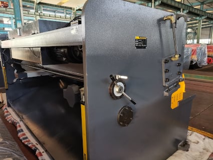 1/4" x 10' Ficom #QC12Y-8X3200, Hydraulic Shear, 24" front operated back gauge, 13 holddowns, 5.7" throat, new - Image 4