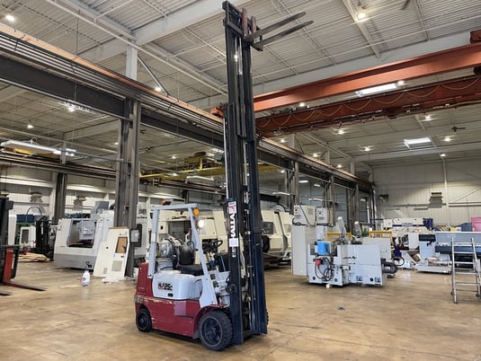 4500 lb. Halla #HLF25C, forklift truck, side shift, solid tires, 3 stage mast, liquid propane gas - Image 3