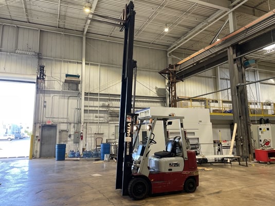 4500 lb. Halla #HLF25C, forklift truck, side shift, solid tires, 3 stage mast, liquid propane gas - Image 4