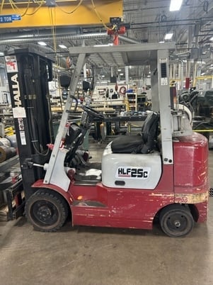 4500 lb. Halla #HLF25C, forklift truck, side shift, solid tires, 3 stage mast, liquid propane gas - Image 5