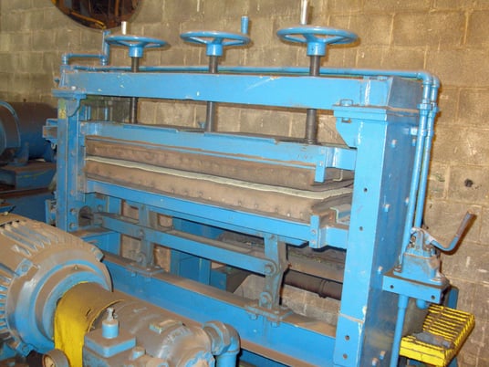 40" Tension Stand, Pad Type, Adjustable Pressure Drag Wipe System - Image 1