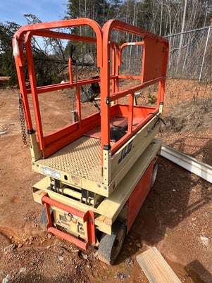JLG Scissor Man Lift - Image 2
