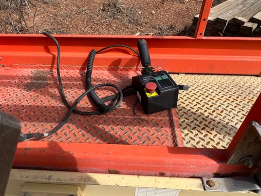 JLG Scissor Man Lift - Image 3