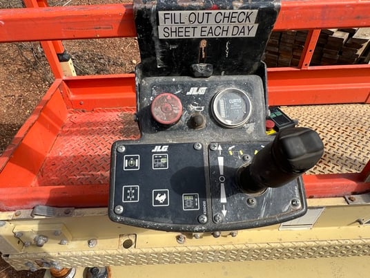 JLG Scissor Man Lift - Image 4