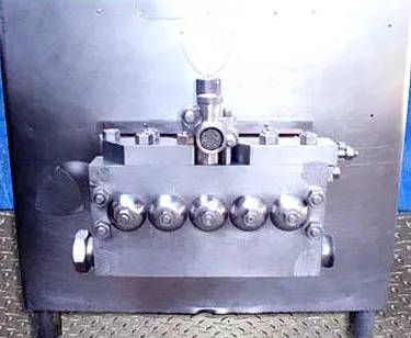 APV Crepaco #5DD425, homogenizer, 2205 GPH, 2000 psi, 1-stage - Image 9