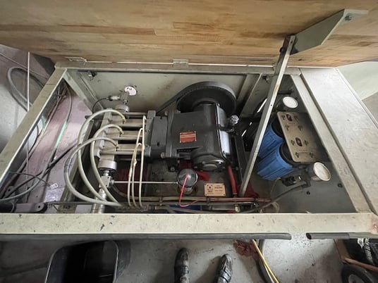 Omax #55100, CNC Waterjet, 55" x 100" max cutting size, 10' 6" x 5' 5"water tank, 30 HP, 2005 - Image 3