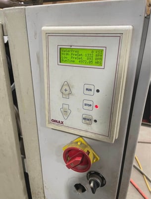 Omax #55100, CNC Waterjet, 55" x 100" max cutting size, 10' 6" x 5' 5"water tank, 30 HP, 2005 - Image 4