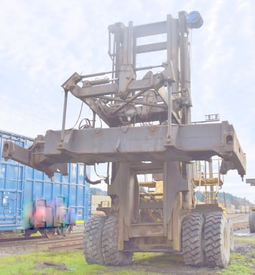 87106 lb. Hyster #H1050E, forklift container handler - container clamp, 32.6" lift height - Image 3