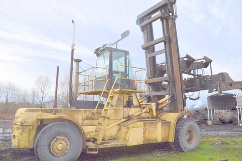 87106 lb. Hyster #H1050E, forklift container handler - container clamp, 32.6" lift height - Image 5