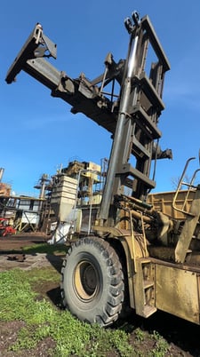 87106 lb. Hyster #H1050E, forklift container handler - container clamp, 32.6" lift height - Image 9