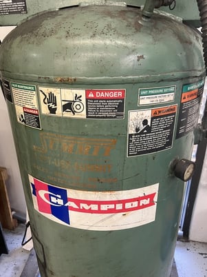 Champion #VR5-8, lubricated reciprocating air compressor, 5 HP, 710 RPM - Image 1