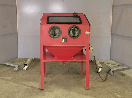 Central Pneumatic #S/M, sand blast, 125 psi, 90 lb. - Image 1