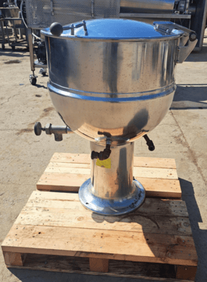 30 gallon Groen #PT-30, kettle, direct steam, 304 Stainless Steel, pedestal base, hinged cover, 25 psi - Image 2
