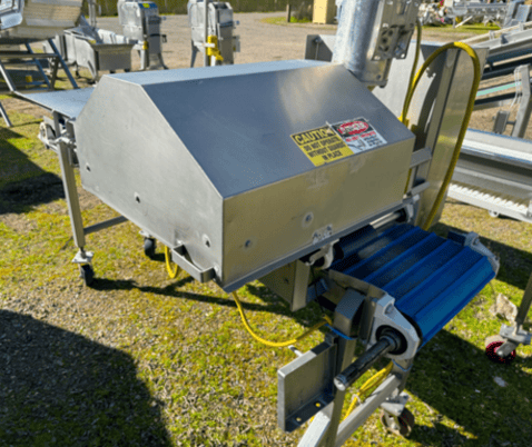 F.I.R.M. Inc., slicer, tip & tail cutter, topper, blue belting w/low profiel cleats, 16" wide belt, 12" blade - Image 4