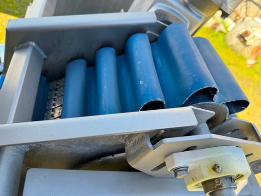 F.I.R.M. Inc., slicer, tip & tail cutter, topper, blue belting w/low profiel cleats, 16" wide belt, 12" blade - Image 9