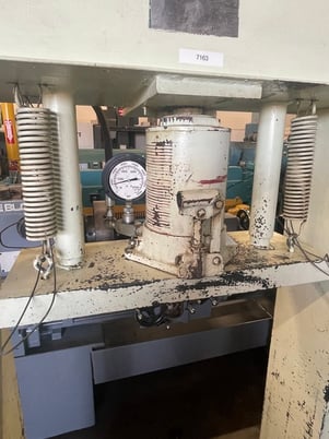 40 Ton, Carolina, Hydraulically Powered H-Frame Press, 28" between posts, 39" opening - Image 1