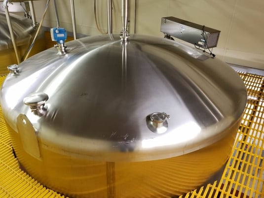 4000 gallon Walker, 316L Stainless Steel, single wall tank, 102" dia x 146" deep with a 108" straight wall - Image 2