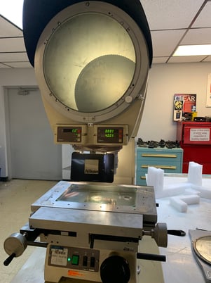 12" Nikon #V-12BDC, 11" x 17-3/4" stage, 10" x 6" tvls, surf. illum, built in digital read out, 5X, 10X, 20X - Image 1