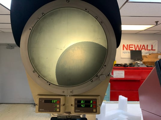 12" Nikon #V-12BDC, 11" x 17-3/4" stage, 10" x 6" tvls, surf. illum, built in digital read out, 5X, 10X, 20X - Image 3